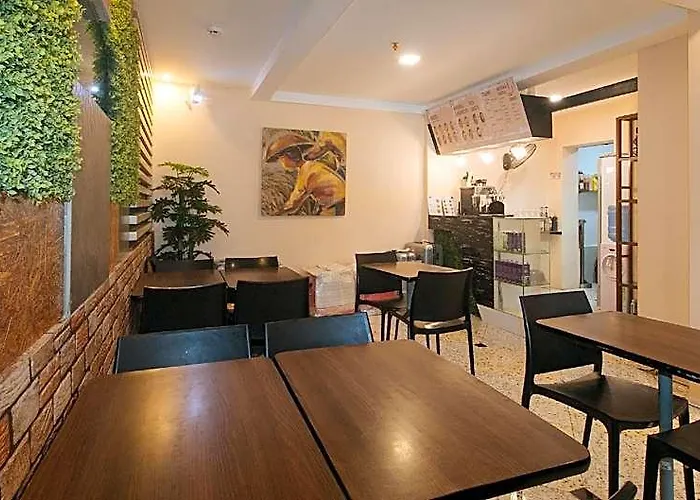 Reddoorz Seventy Five Near Airport